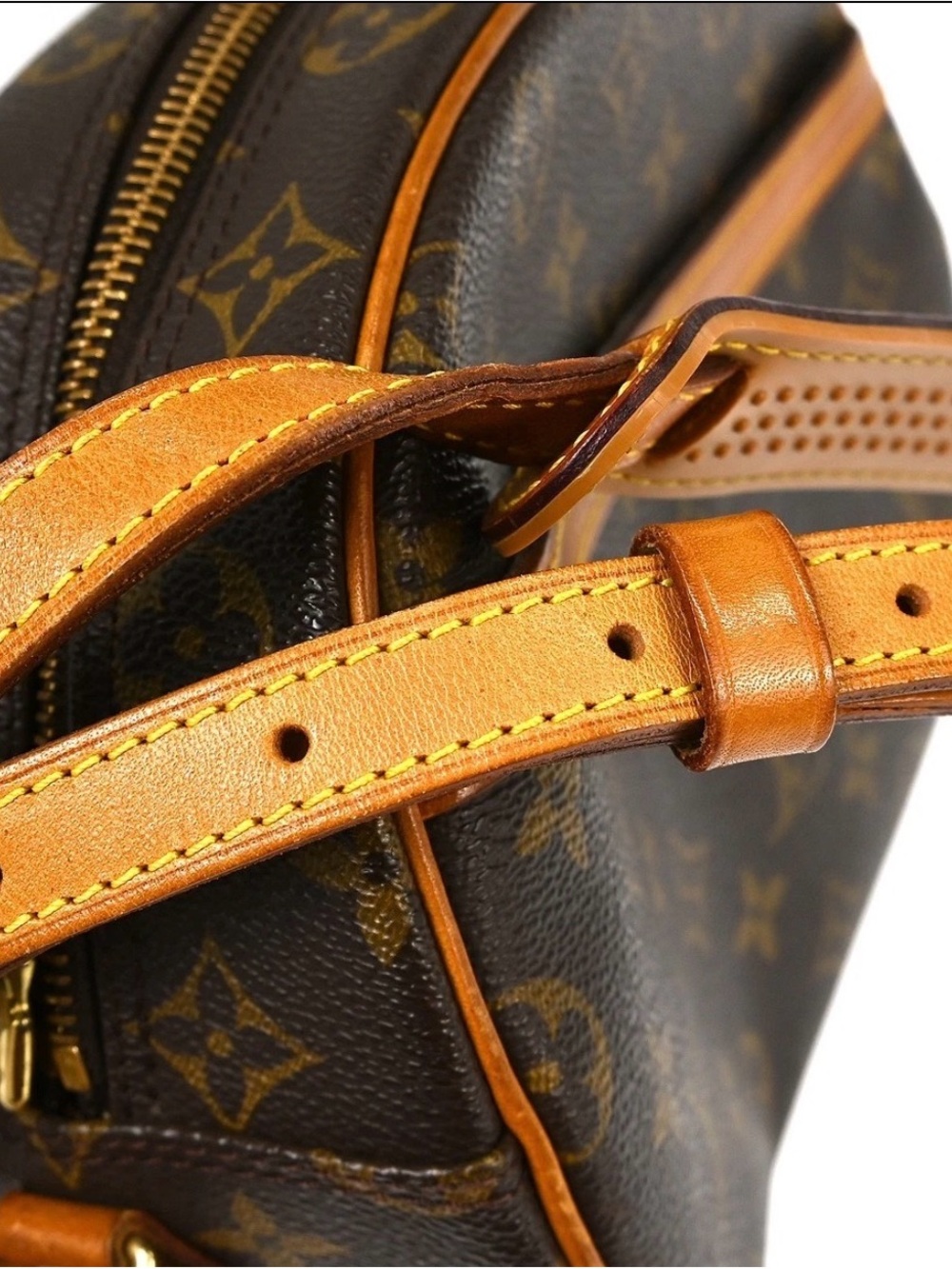 Louis Vuitton Blois Monogram Canvas Dome crossbody Bag with Vachetta Trim - Picture 4 of 15